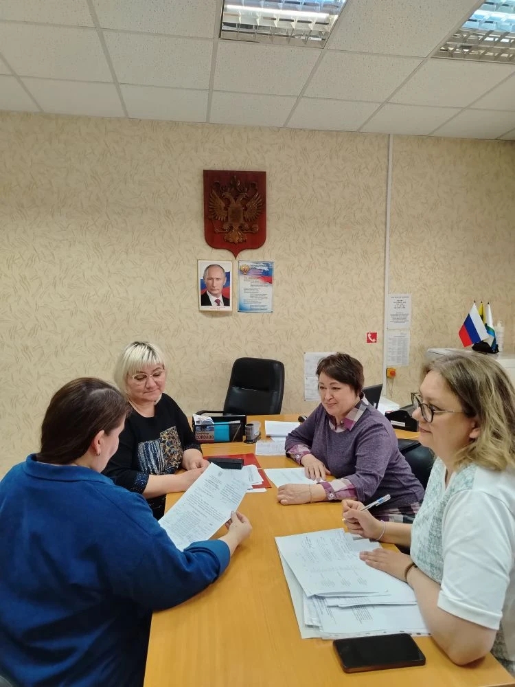 В администрации Омутнинского района продолжается работа по противодействию нелегальной занятости..